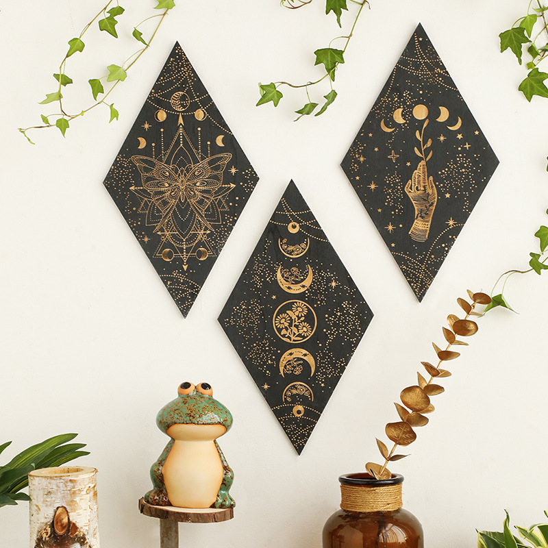 Geometrisch geschnitztes dreie – Geometric Shelf Triangle Bewertung und Preis