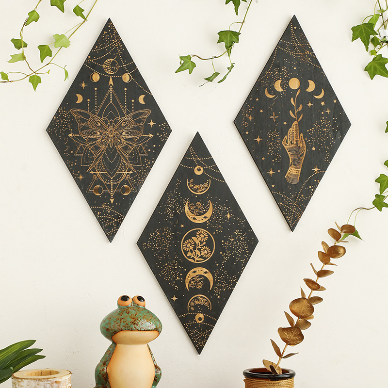 Geometrisch geschnitztes dreie – Geometric Shelf Triangle Bewertung und Preis